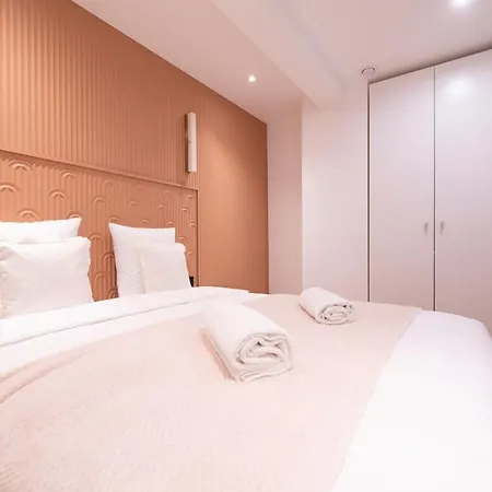 Modern In With Ac Appartement Parijs